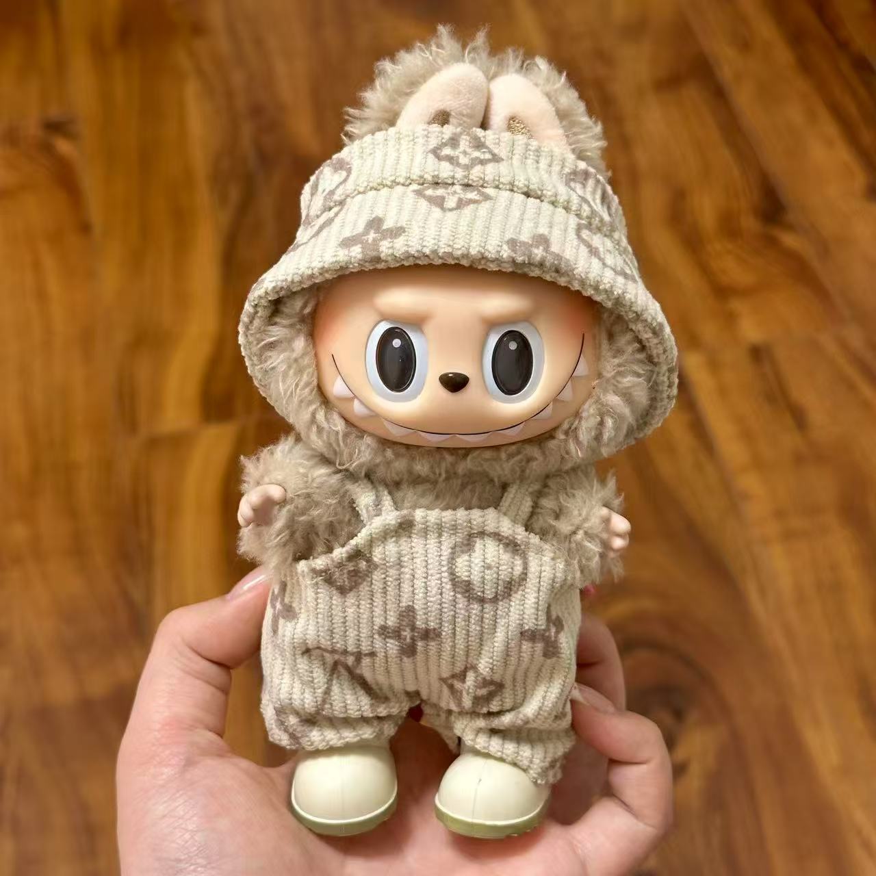 ๐งข Labubu Luxe Fit โ Beige Bandana Hat & LV-Inspired Suspender Set